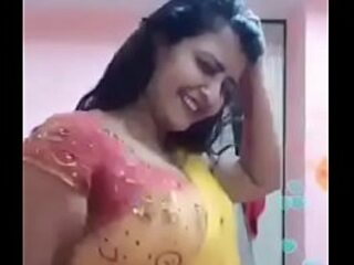 Indian Chap-fallen Femmes dance http://www.escortsinsurat.com