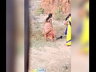 aunty Indian urinating snoop webcam